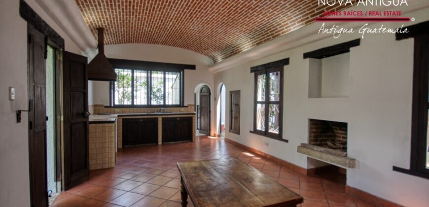 D272 – Casa en venta de 4 habitaciones en Tetuan