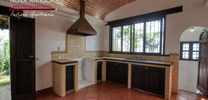 D272 – Casa en venta de 4 habitaciones en Tetuan