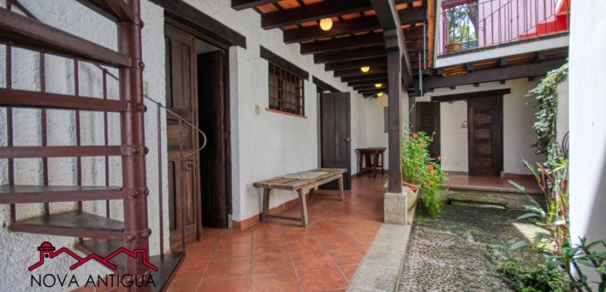 D272 – Casa en venta de 4 habitaciones en Tetuan