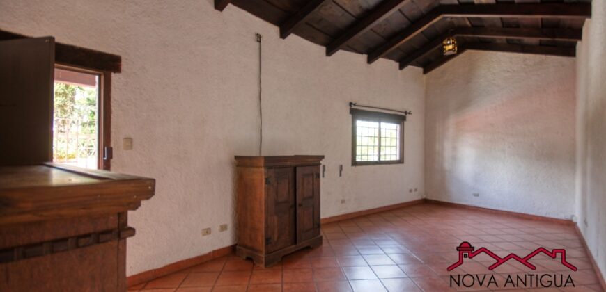 D272 – Casa en venta de 4 habitaciones en Tetuan