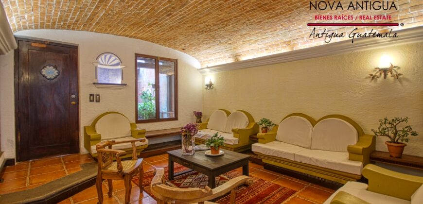 A3406 – Hermosa casa con muebles de 3 habitaciones