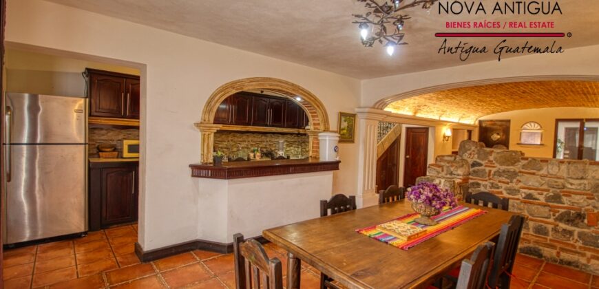 A3406 – Beautiful furnished 3 bedroom house