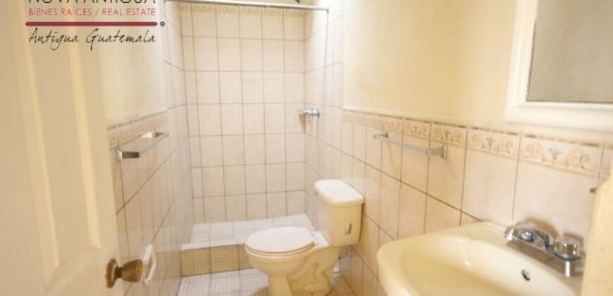 F342 – Casa amplia en el area de Jocotenango