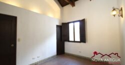 A1088 – Casa en condominio residencial en centro de Antigua