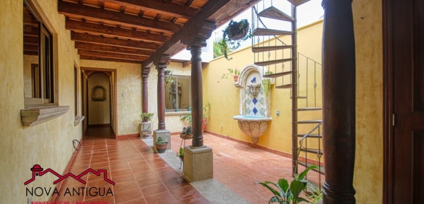 B285 – 1 level home in gated community with swimming pool