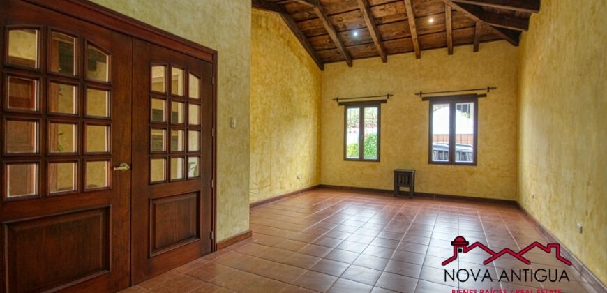 B285 – 1 level home in gated community with swimming pool