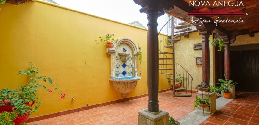 B285 – 1 level home in gated community with swimming pool