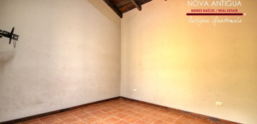 B285 – 1 level home in gated community with swimming pool