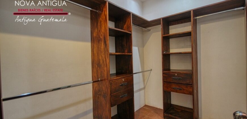 B285 – 1 level home in gated community with swimming pool