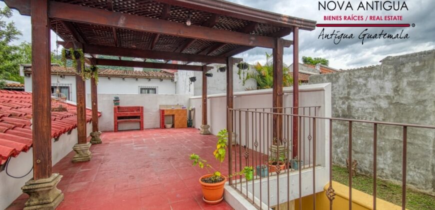 B285 – 1 level home in gated community with swimming pool