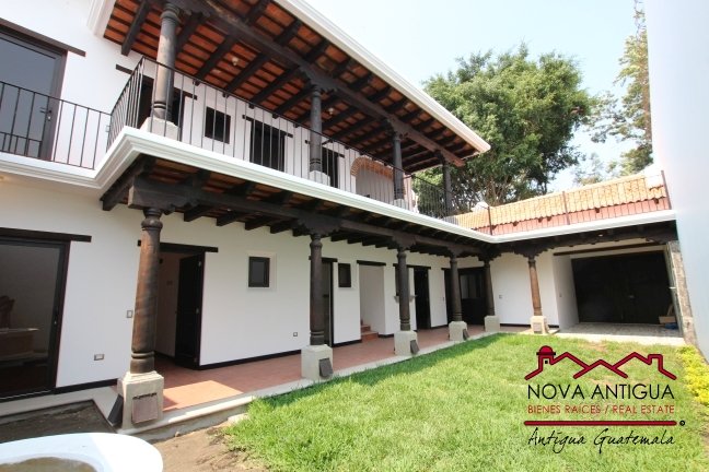 D60 – Two level house in Plazuela del Conquistador