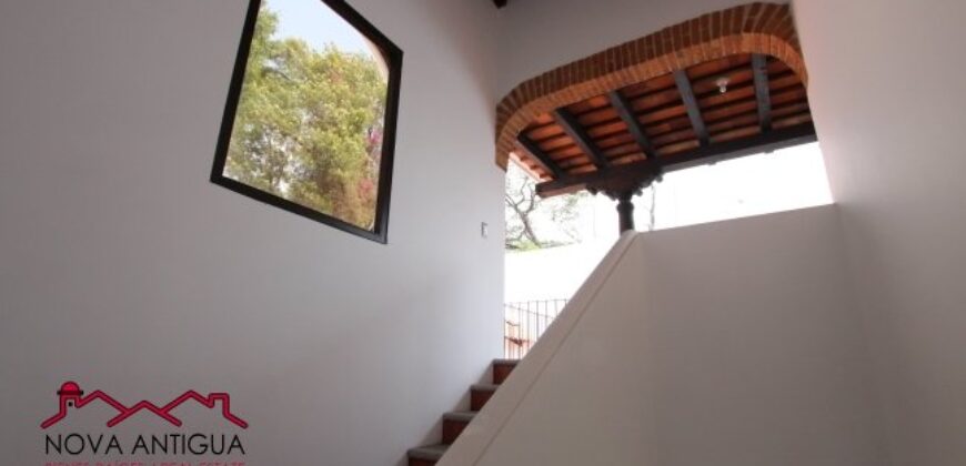 D60 – Casa nueva de 2 niveles en Plazuela el Conquistador