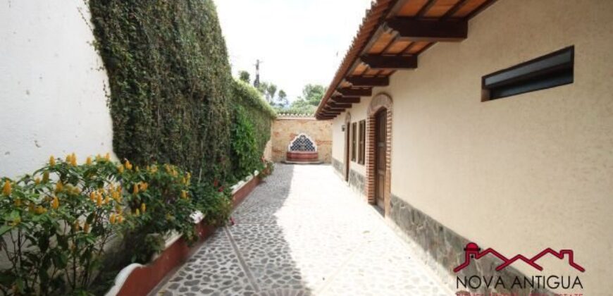A1097 – Ample house with 10 bedrooms