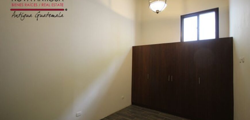 E241 – Apartment in the Santa Ana area