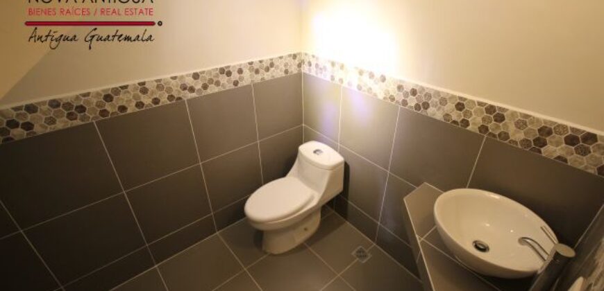 E241 – Apartamento en el area de Santa Ana