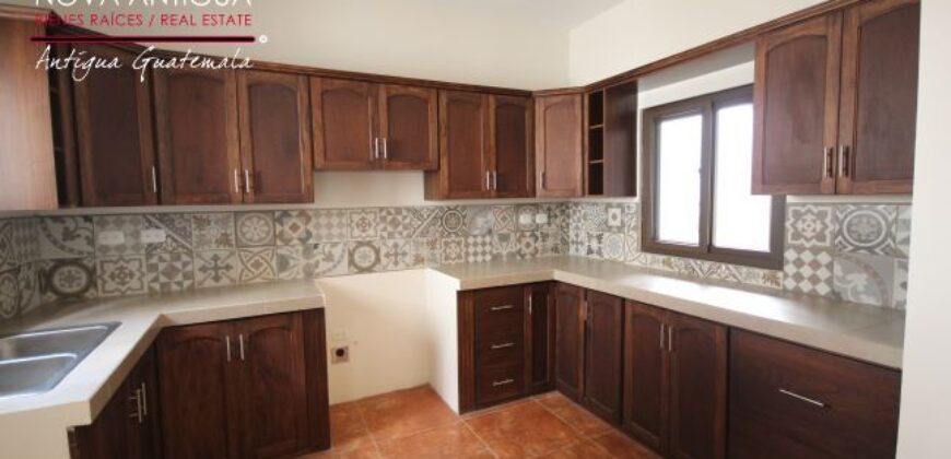 E241 – Apartment in the Santa Ana area