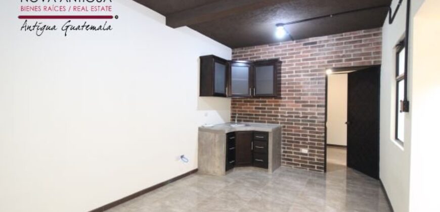 F346 – Apartamento en renta en  segundo nivel en el área de Jocotenango
