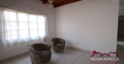 A1100 – Property for rent in the center of Antigua