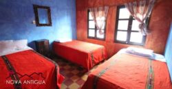 A1104 – Hostal for rent a block away from la Calzada Santa Lucía