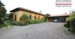 A1103 – Ample property in the center of Antigua Guatemala