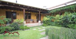 A1103 – Ample property in the center of Antigua Guatemala