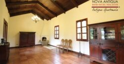 A1103 – Ample property in the center of Antigua Guatemala