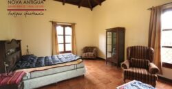 A1103 – Ample property in the center of Antigua Guatemala