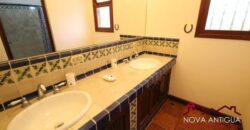 A1103 – Ample property in the center of Antigua Guatemala