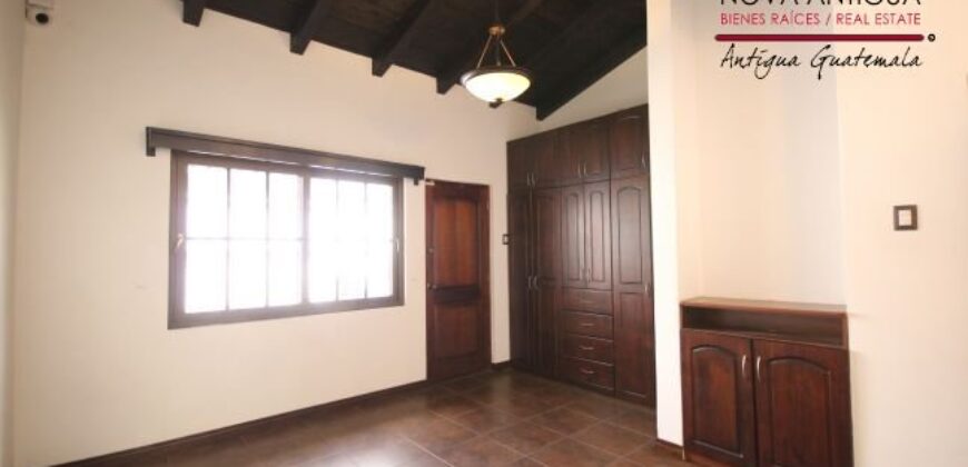 B286 – Casa en renta en área residencial