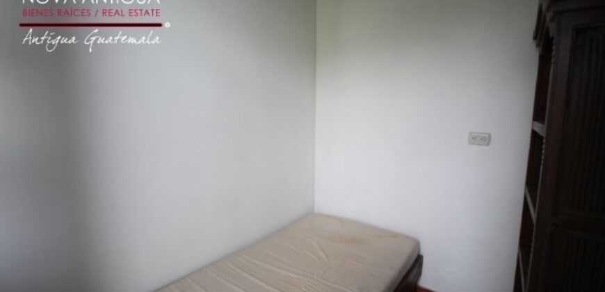 B286 – Casa en renta en área residencial