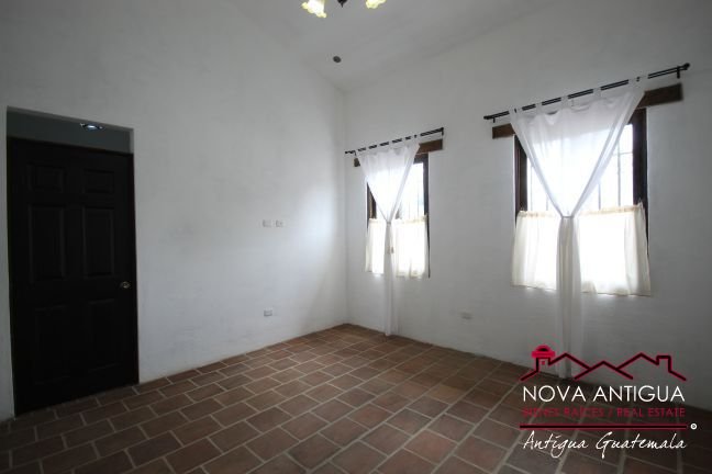 D275 – House for rent in residential area