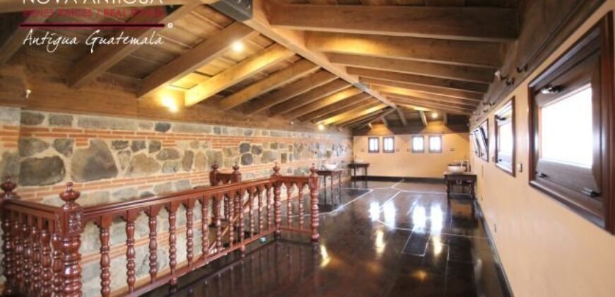 A1107 – Local comercial para salón, a una cuadra del parque central