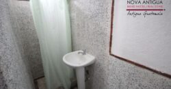 A1106 – Amplia casa en renta en el centro de Antigua, ideal para hostal