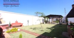 T25 – Hermosa casa en terreno doble en desarrollo residencial