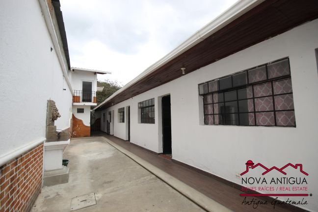 A3117 – Ample house for rent in the centre of Antigua