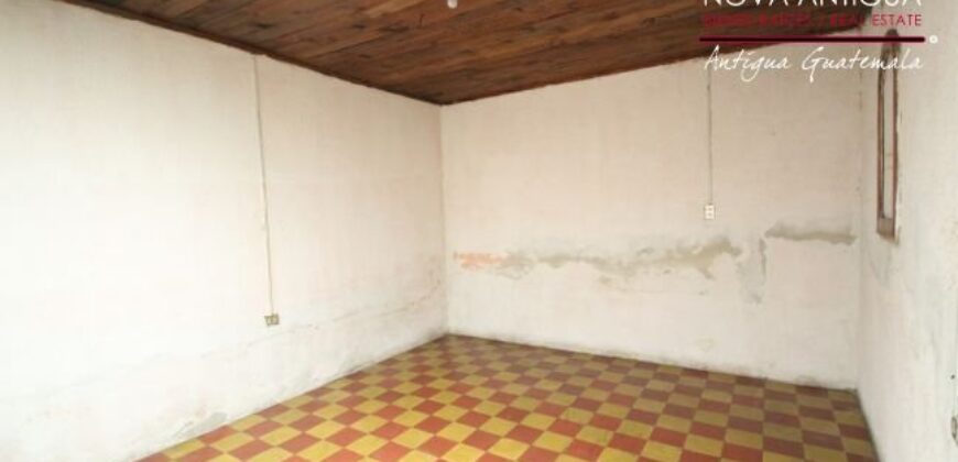 A3118 – Ample house a block from la Merced
