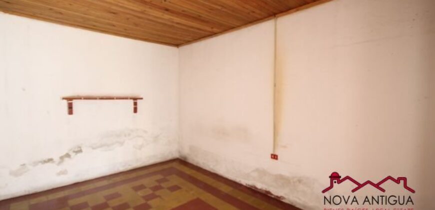 A3118 – Ample house a block from la Merced