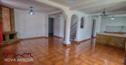 J512 – Beautiful and ample house in San Miguel Escobar