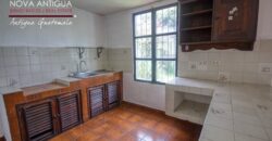 J512 – Beautiful and ample house in San Miguel Escobar