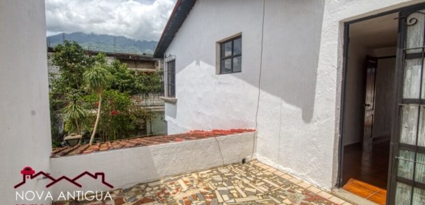 J512 – Beautiful and ample house in San Miguel Escobar