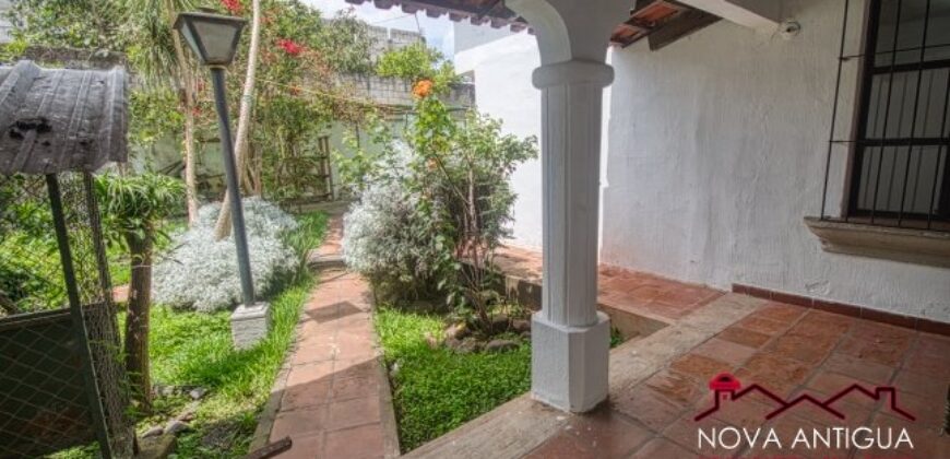 J512 – Hermosa y amplia casa en San Miguel Escobar