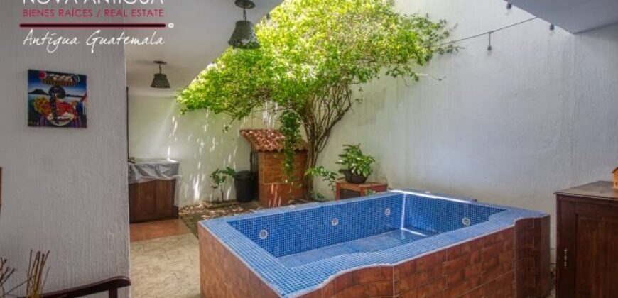 A3121 – Amplia y hermosa casa en el centro de Antigua