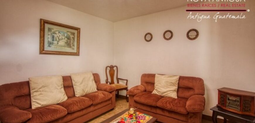 A3121 – Amplia y hermosa casa en el centro de Antigua