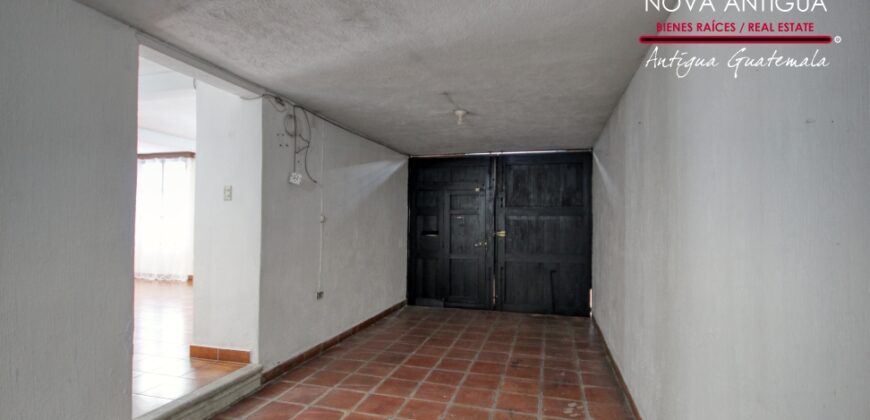 J512 – Hermosa y amplia casa en San Miguel Escobar