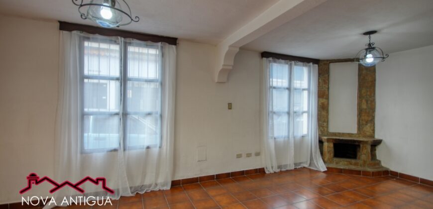 J512 – Hermosa y amplia casa en San Miguel Escobar