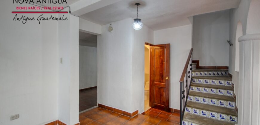 J512 – Beautiful and ample house in San Miguel Escobar