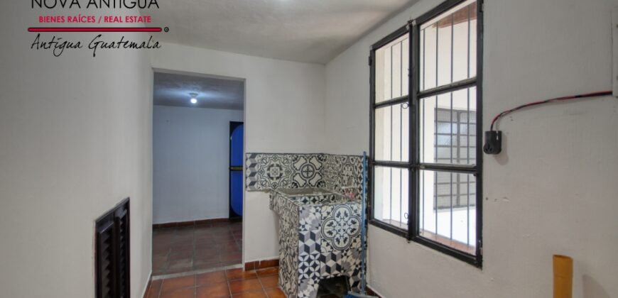 J512 – Hermosa y amplia casa en San Miguel Escobar