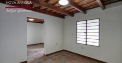 J512 – Hermosa y amplia casa en San Miguel Escobar