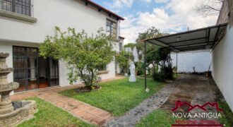 J512 – Hermosa y amplia casa en San Miguel Escobar