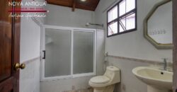 J512 – Beautiful and ample house in San Miguel Escobar